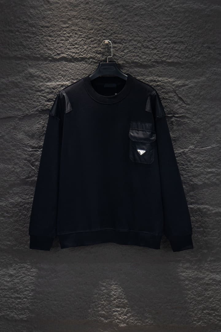 Prada Oversized Heavyweight Sweatshirt in Black Sweatshirt With Pocket Detail