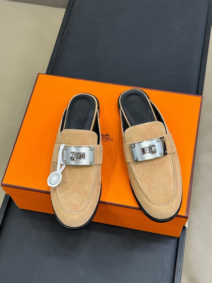 Hermes Kelly Wide Buckle Mules – 2025 Collection in Black