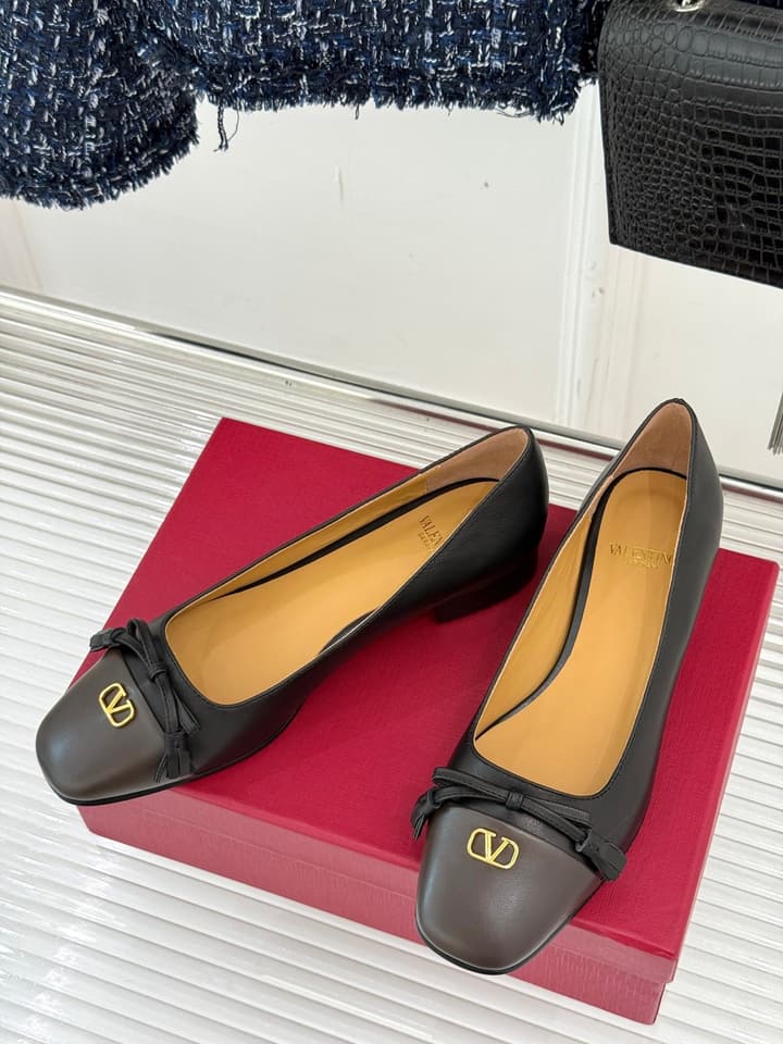 Valentino VLogo Metal Buckle Ballet Flats – 25FW in Charcoal