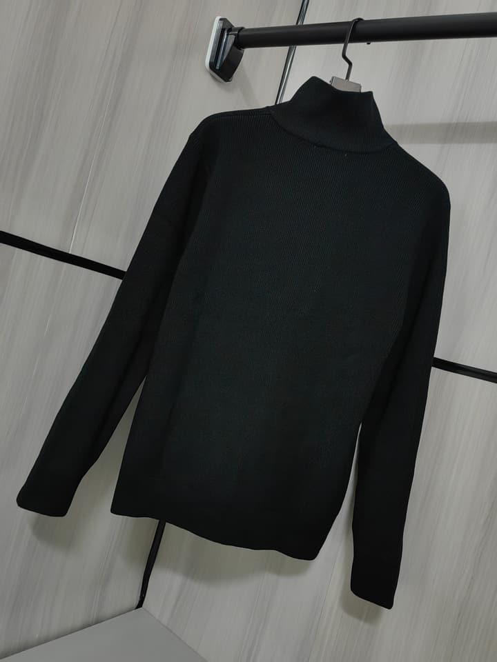 Hermès Unisex Wool-Blend Knit Cardigan – Autumn/Winter in Black With Orange H Pockets