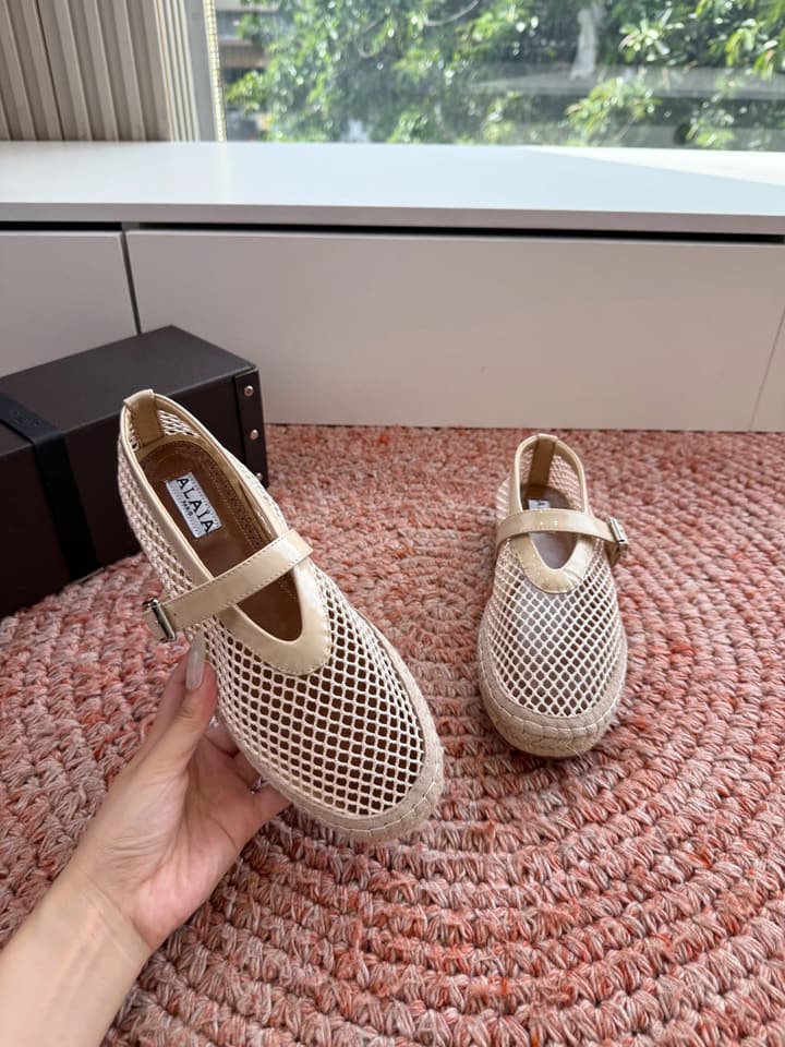 Alaïa Woven Fishnet Mules – 2026 Spring/Summer Collection in Beige