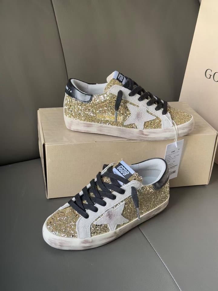 Golden Goose Superstar Distressed Sneakers – 2025 New Collection in Gold Grid, Black Heel, Grey Star
