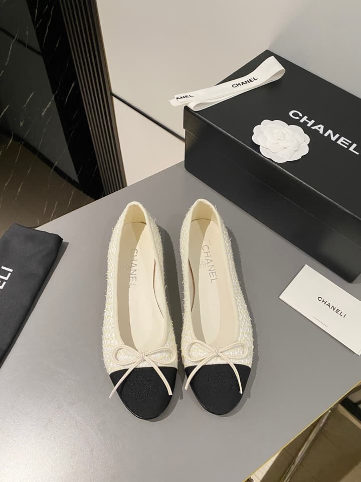 Chanel Classic Ballet Flats in Fuchsia Embossed