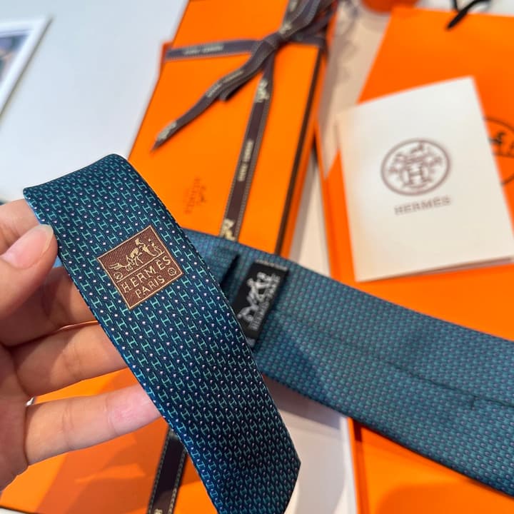 Hermès Men's Polka Dot Silk Tie in Charcoal Gray