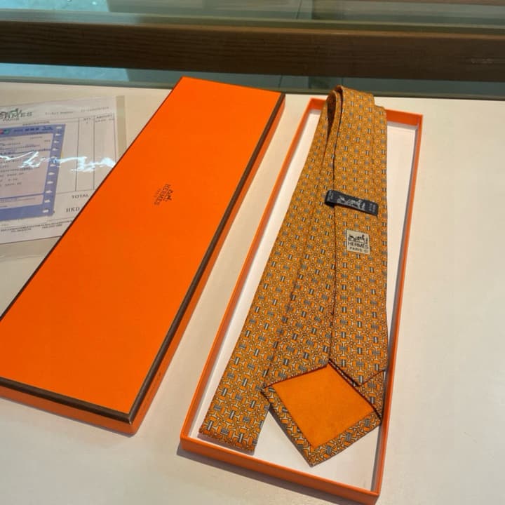 Hermès Men's Horsebit Print Silk Tie