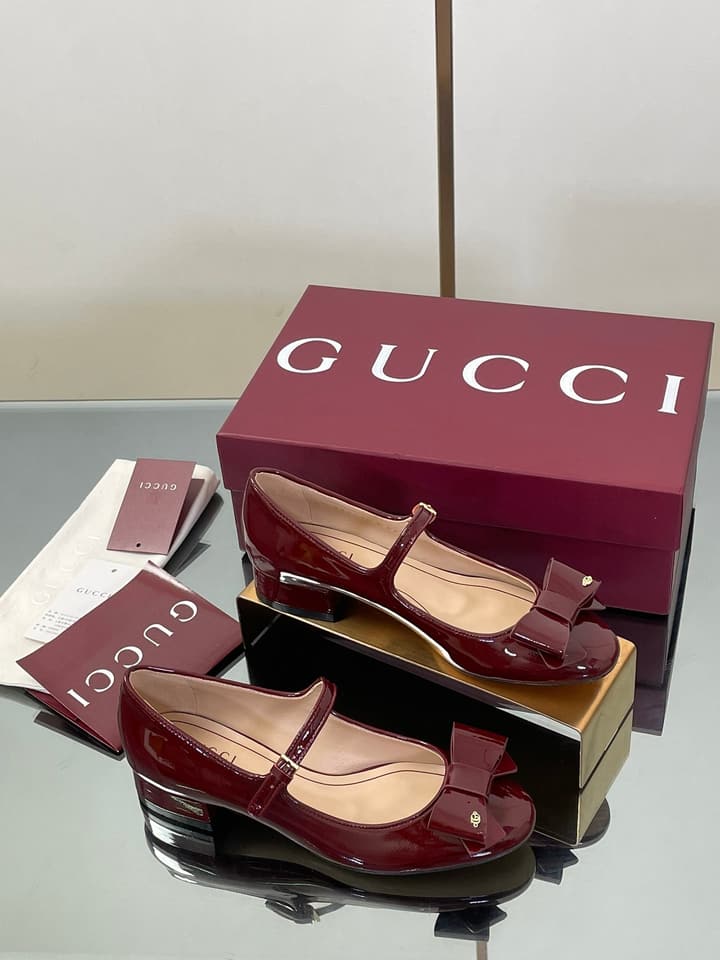 Gucci Bow Detail Mary Jane Ballerina Flats – 2025 Early Autumn Collection in Deep Red Patent Leather