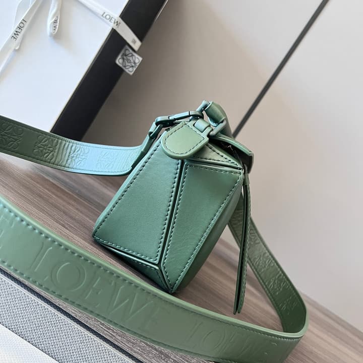 Loewe Puzzle Bag in Black