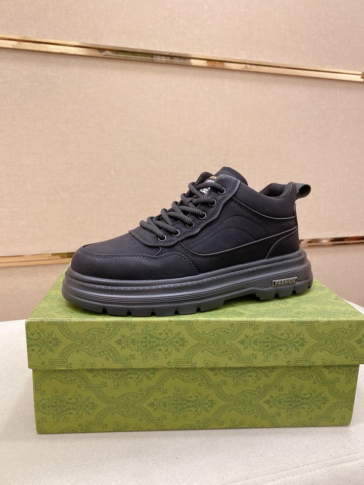 Gucci Premium Italian Leather Loafers in All Black
