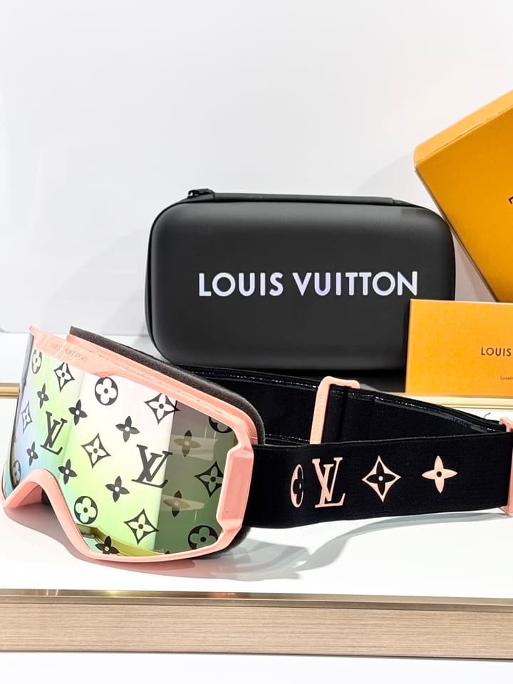 Louis Vuitton Ski Goggles – 2026 Collection in Black Frame Dark Lens