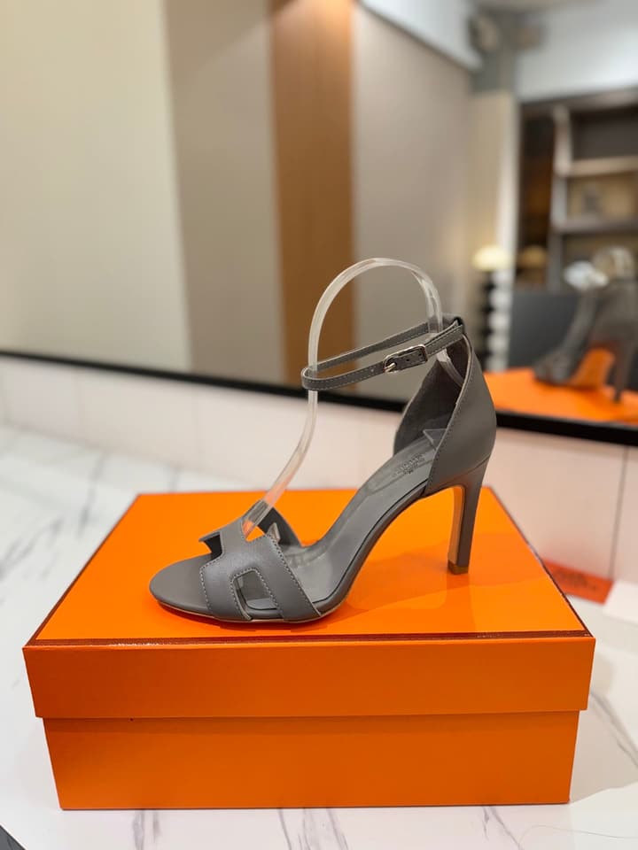 Hermès Classic Smooth Cowhide Pumps – 9cm in Caramel Brown