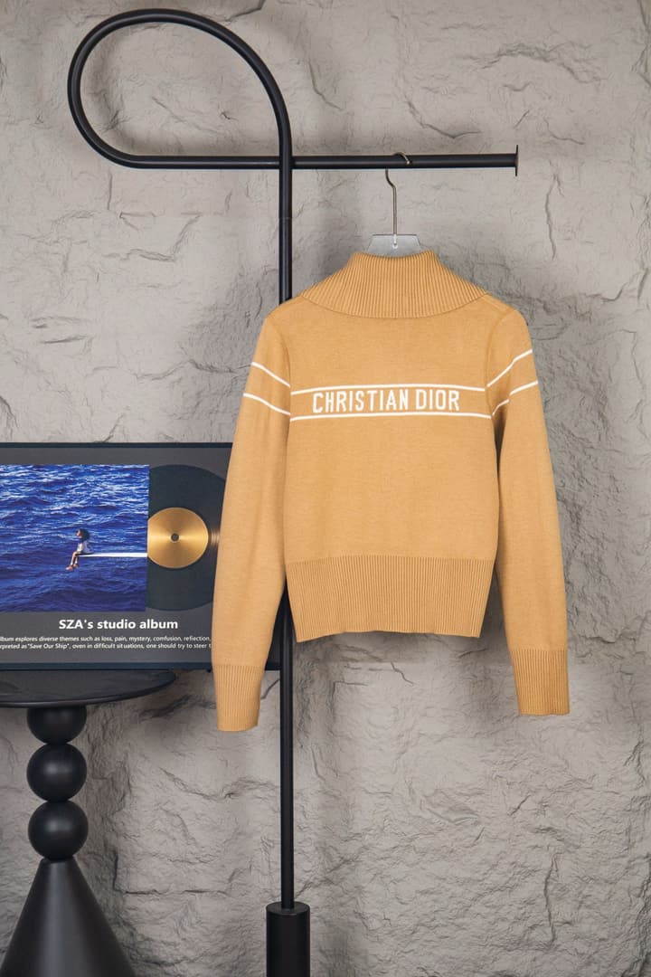 Dior Classic Oblique Reversible Cashmere Sweater – 25FW in Camel Oblique Pattern