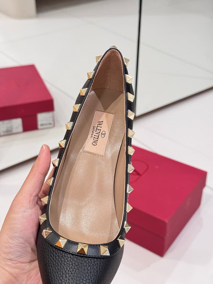 Valentino Classic High-Heel Pumps in Nude Pink Studded