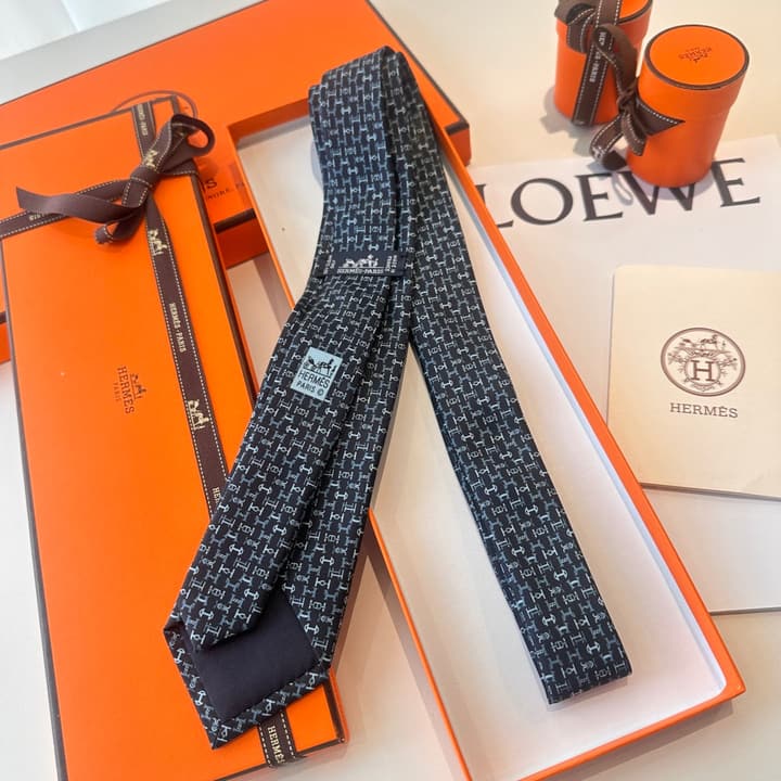 Hermès Men's Printed Silk Tie Series in Light Aqua Patterned