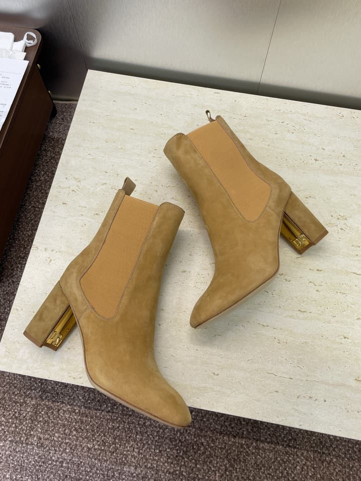 Dior D-Art Chunky Heel Chelsea Ankle Boots – 2025FW in Black Suede