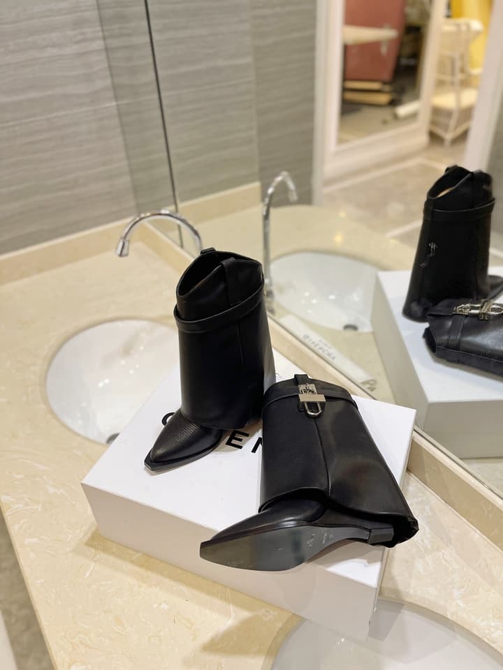 Givenchy Embroidered Lock-Toe Ankle Boots – 2023 Spring/Summer Collection