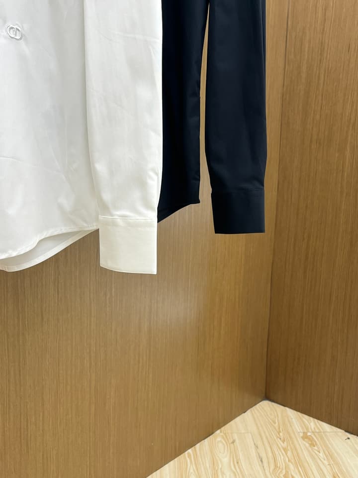 Dior Minimalist Long-Sleeve Cotton Shirt – Spring/Summer Collection