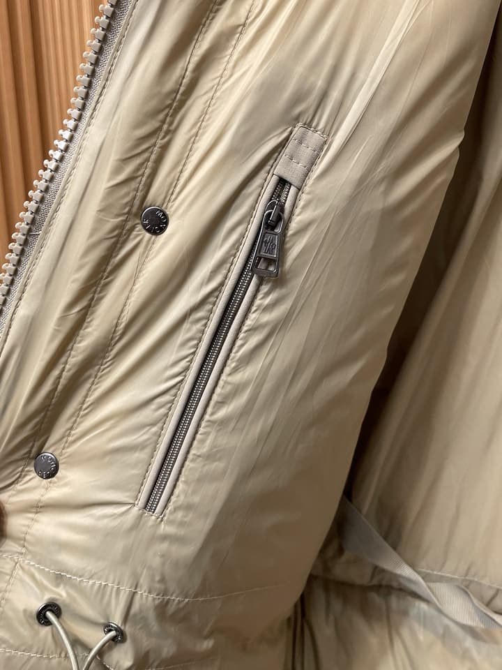 Moncler Designer Structural Down Jacket – 2025 Latest Model in Light Taupe Down Jacket
