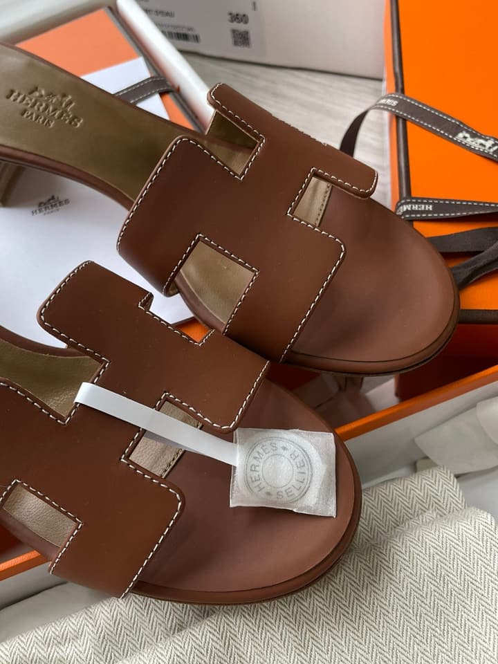 Hermès Classic H Slippers in Cream Leather