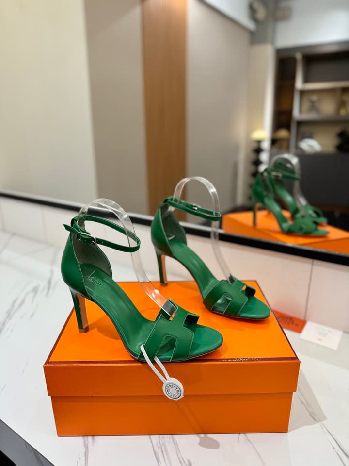 Hermès Classic Smooth Cowhide Pumps – 9cm in Caramel Brown