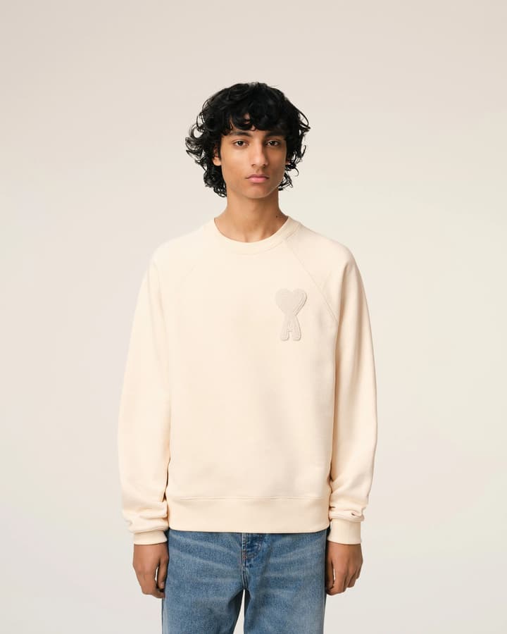AMI Paris Ami de Coeur Raglan Crewneck Sweatshirt – 25FW in Apricot With Clear Heart
