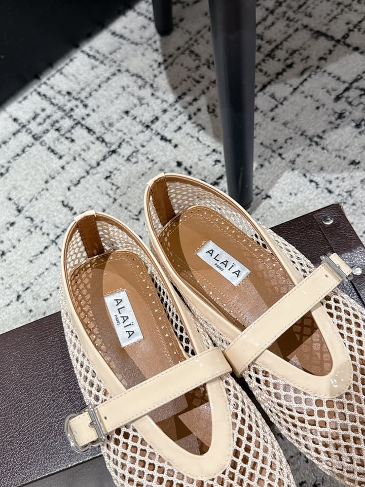 Alaïa Flat Mesh Ballet Flats – 25SS in Golden Beige Mesh