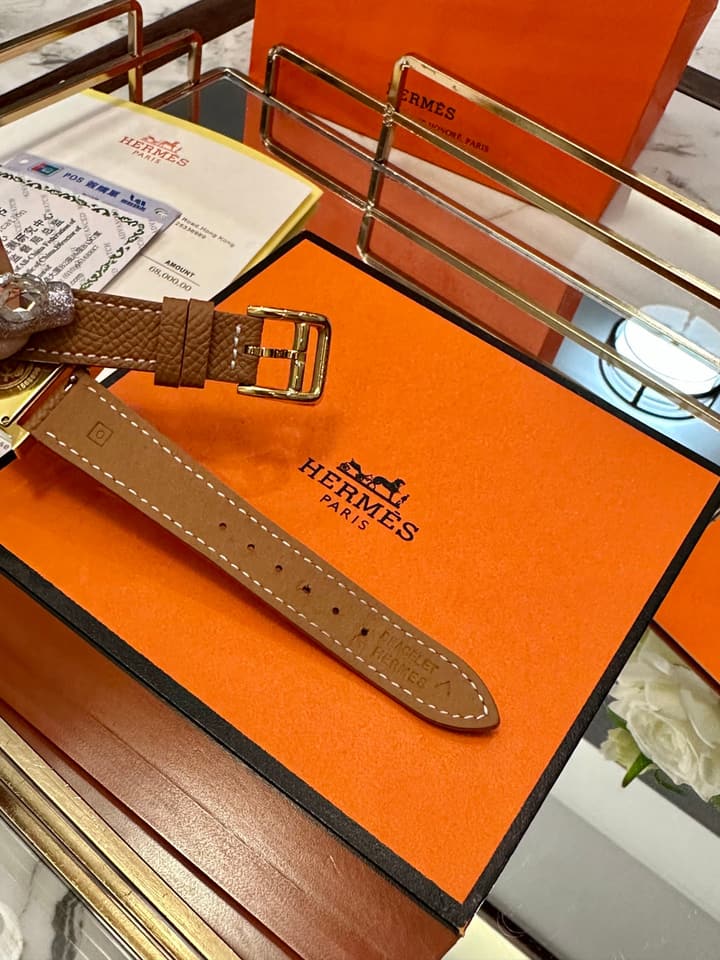 Hermès Small Square Quartz Wristwatch in Tan Leather Gold