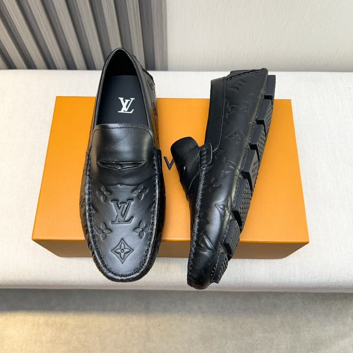 Louis Vuitton Pebbled Leather Driving Shoes in Black Textured Leather
