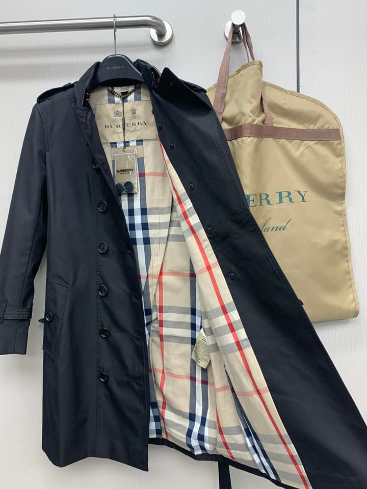 Burberry Sandringham Women's Trench Coat in Navy