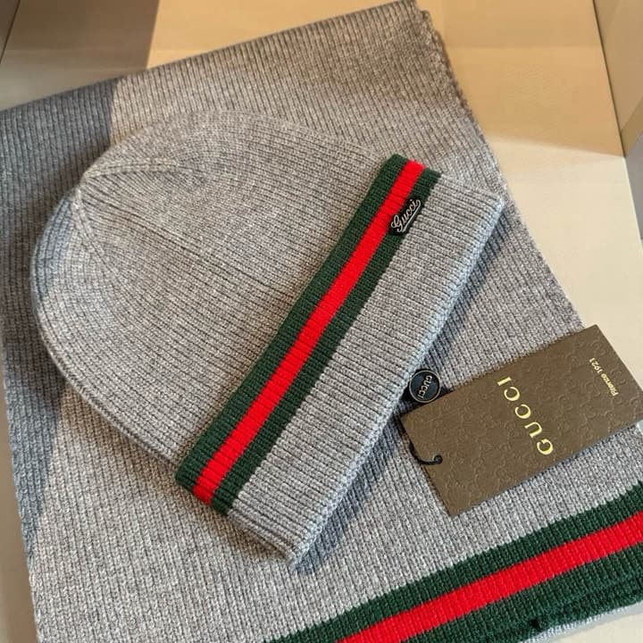 Gucci Classic Knitted Wool Scarf Hat Set – Men's