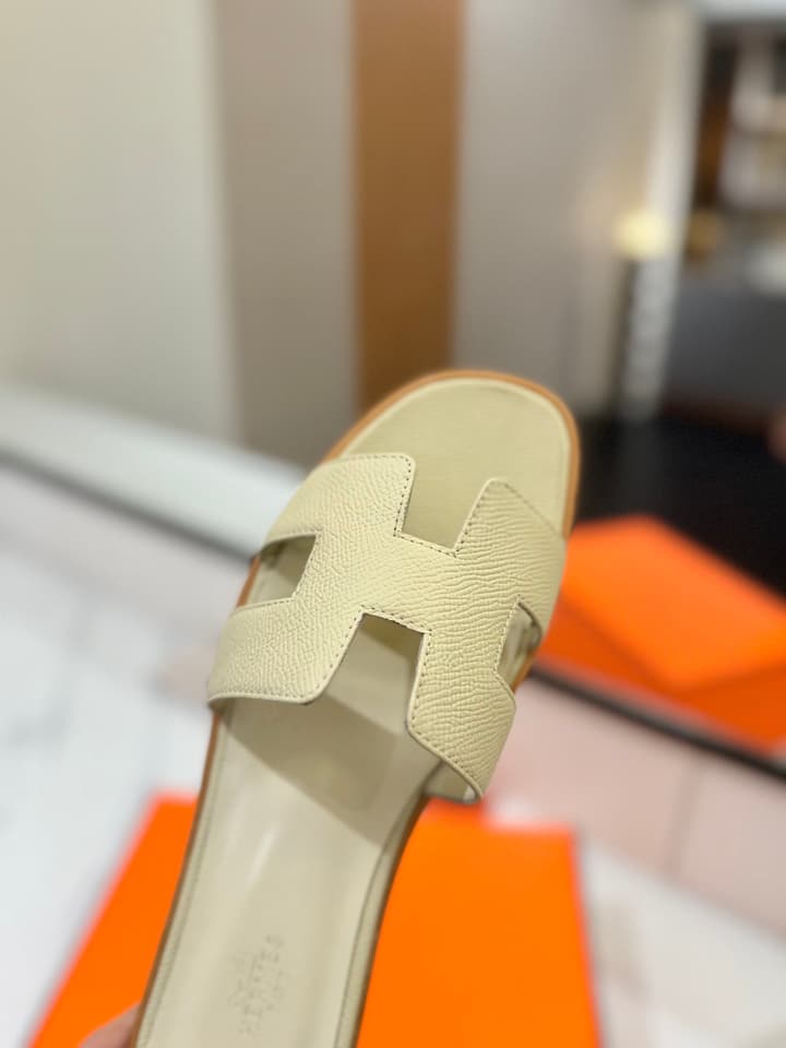 Hermès Classic H Palm Grain Leather Sandals in Black