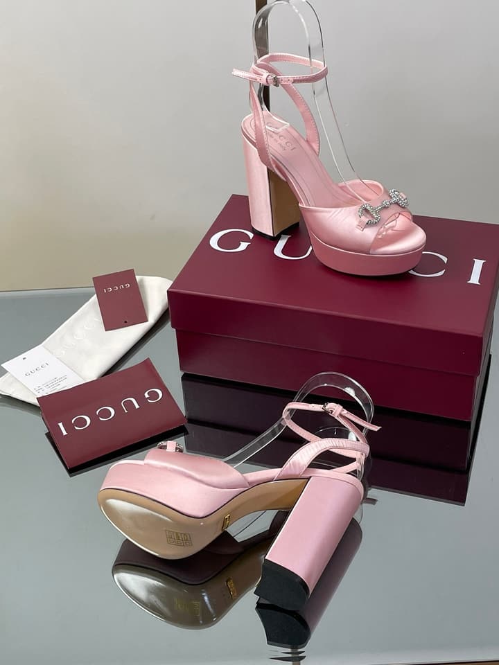 Gucci Platform Rhinestone Horsebit Sandals – Spring/Summer Collection – 2025 in Black Patent
