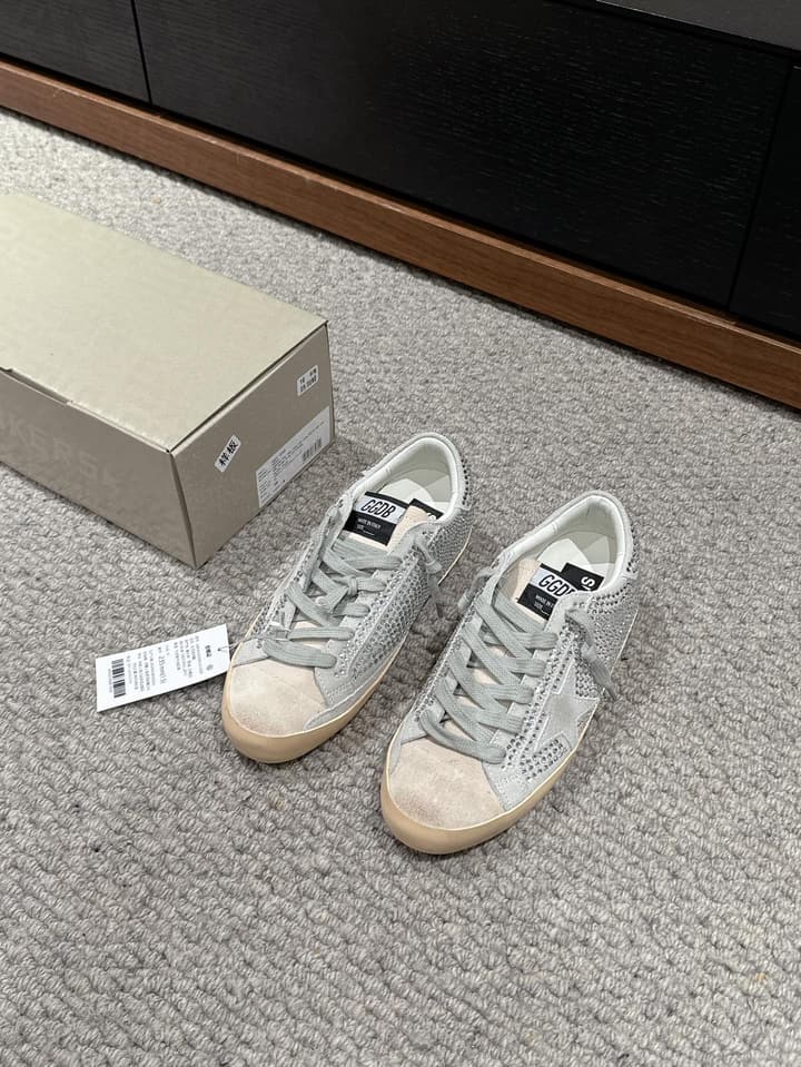 Golden Goose Classic Distressed Sneakers – 2024 Spring/Summer Collection