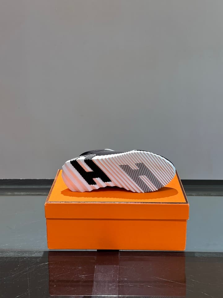 Hermès Bouncing Unisex Sneakers in Black
