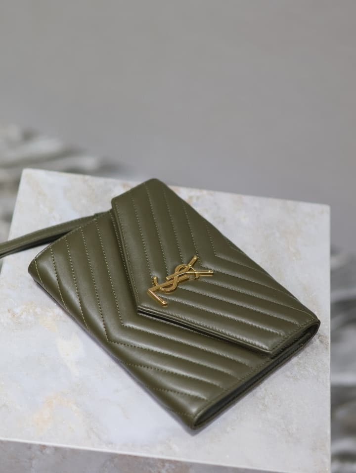 Saint Laurent LE CASSANDRE Lambskin Clutch Bag in Black