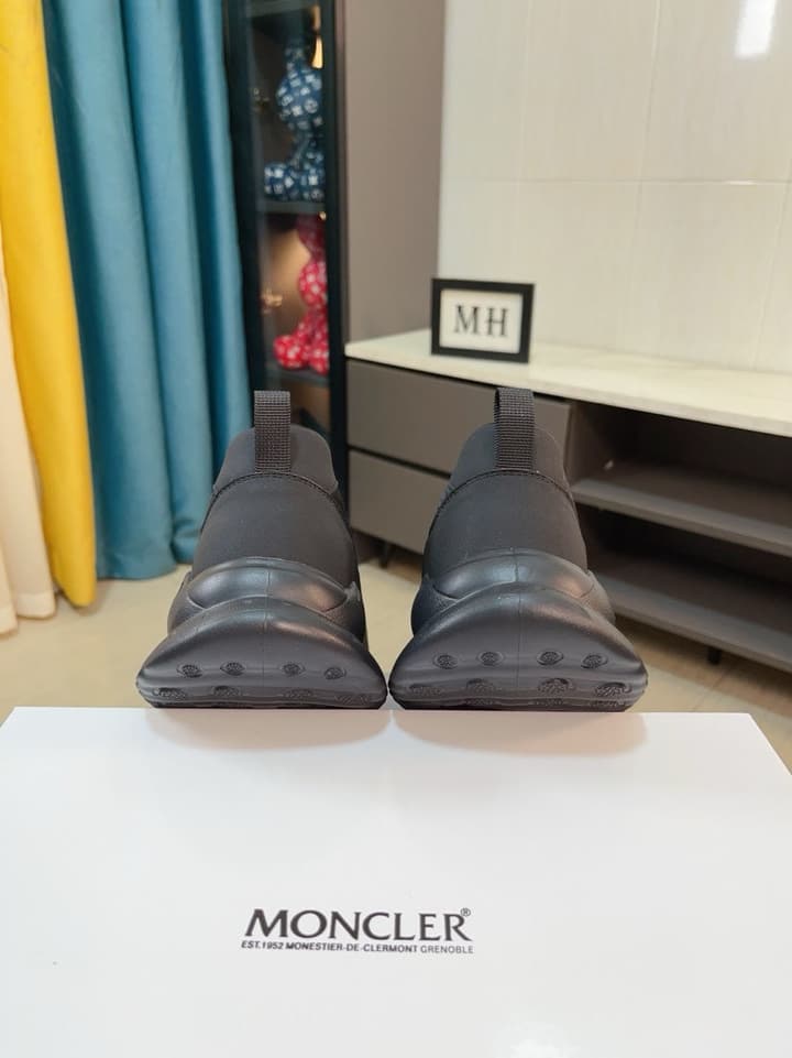 Moncler Calfskin Lace-Up Casual Sneakers in Black & White