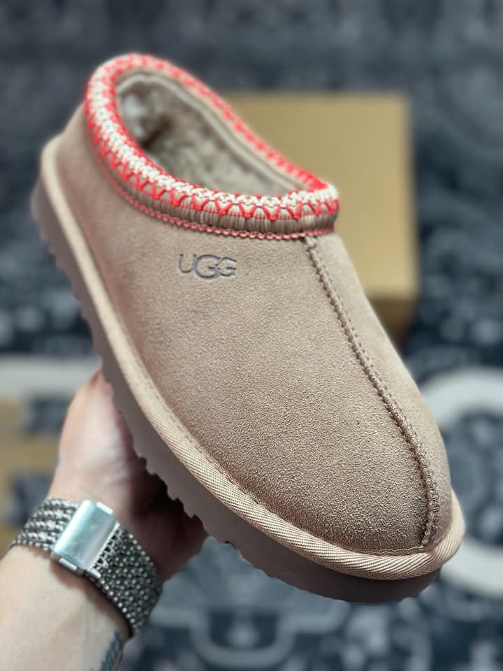 UGG Tazz Platform Snow Boots in Oak Brown With Coral Trim