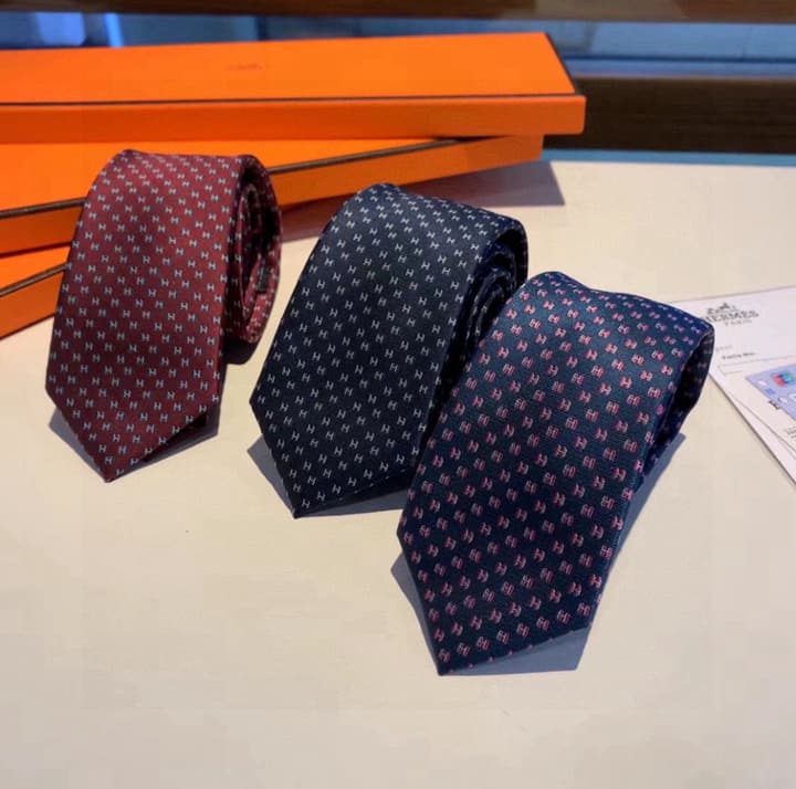 Hermès H-Letter Men's Silk Tie Series in Burgundy Microdot