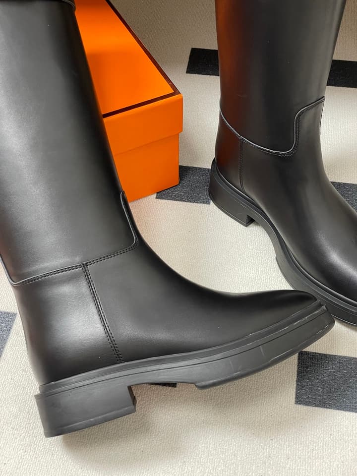 Hermès Jumping Kelly Buckle Knee-High Boots in Black Leather