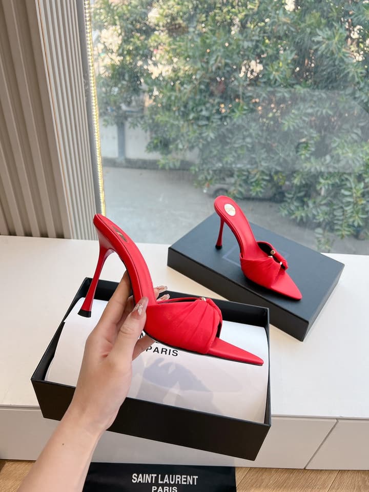 Saint Laurent Lee Metal Chain Pointed-Toe Pumps in Black Satin