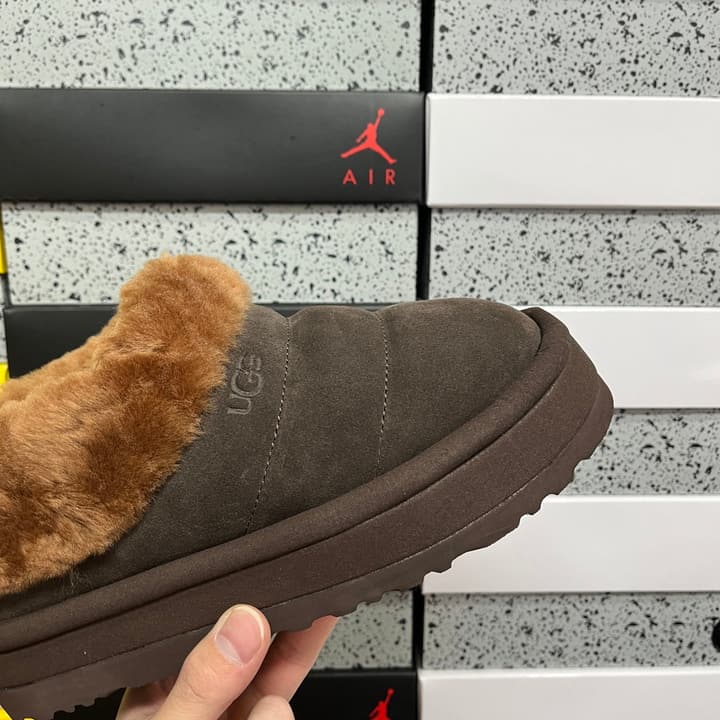 UGG Thick-Soled Low-Cut Fur Snow Boots in Olive Suede Patterned Trim