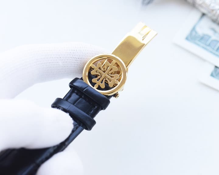 Patek Philippe Men's Automatic Watch in Gold
