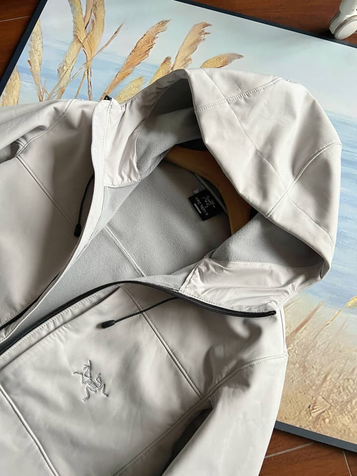 Arc'teryx GAMMA MX Softshell Hooded Jacket in Black