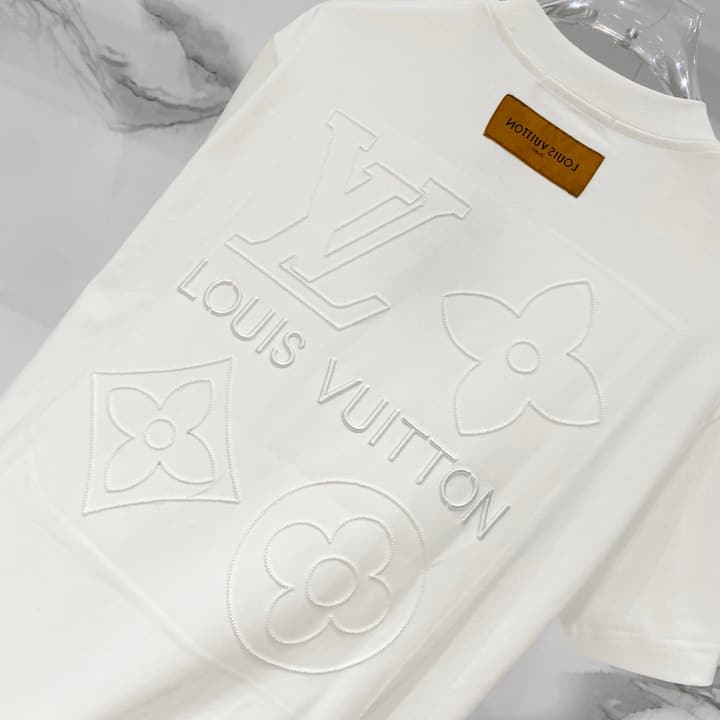 Louis Vuitton Clover Logo Embroidered Cotton T-Shirt in Black