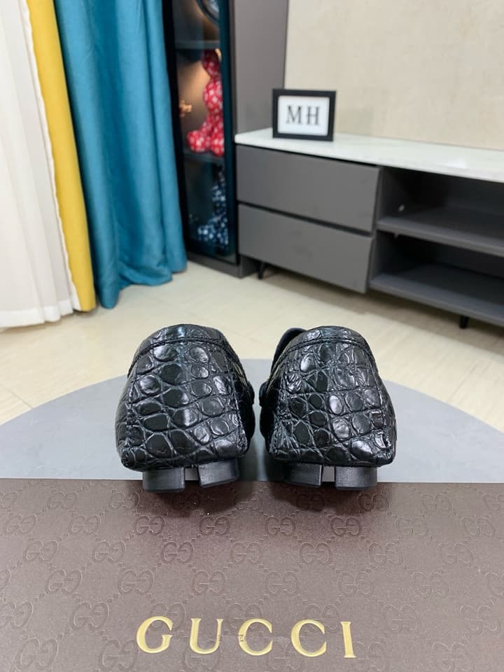 Gucci Men's Embossed Leather Driving Shoes in Black Crocodile Embossed Loafer