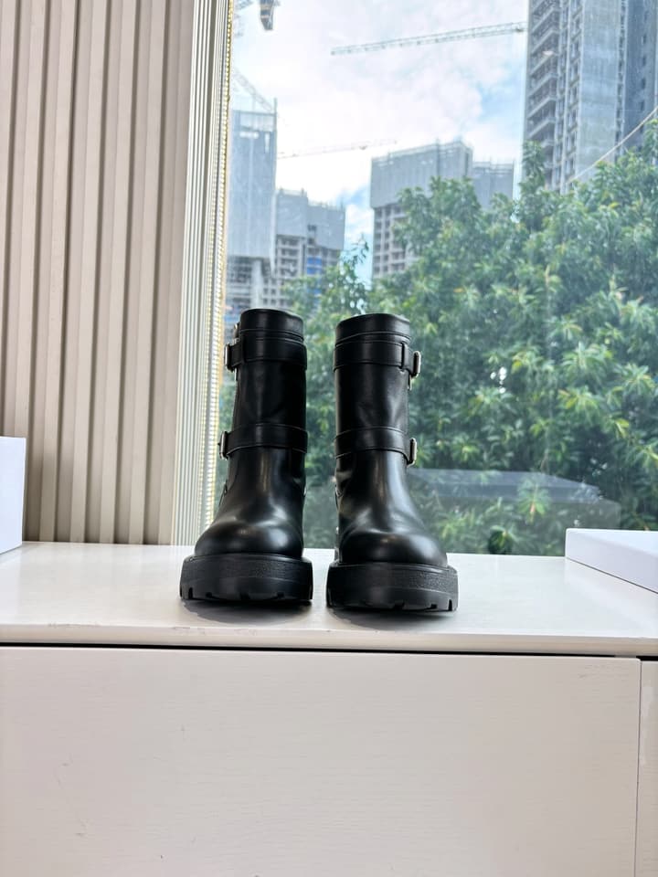 Dior D-Major Embroidered Graffiti Knee-High Boots – 2025 Autumn/Winter Collection