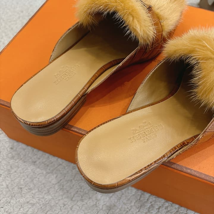 Hermès Mink Suede Loafers & Mules – Autumn/Winter Collection in Black Fur With Gold H