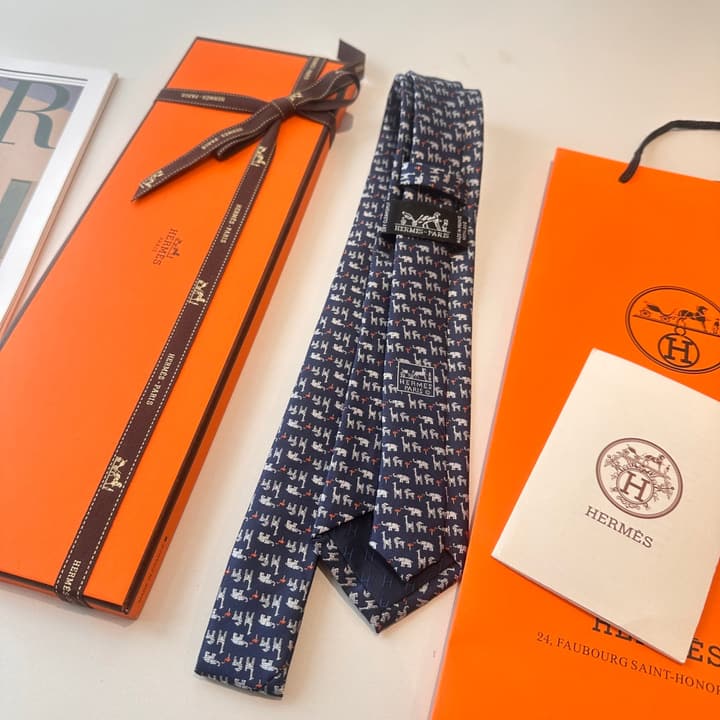 Hermès Animal Series Men's Silk Tie in Blue With Pink Pattern