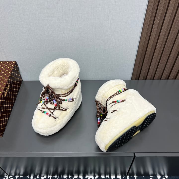 Moon Boot Y2K Fluffy Snow Boots – 2024FW in Cream Shearling