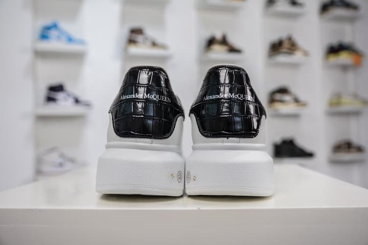 Alexander McQueen Oversized Low-Top Sneakers in Green