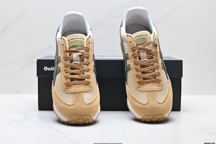 Onitsuka Tiger Edr 78 Low-Top Running Shoes in Cream And Burgundy